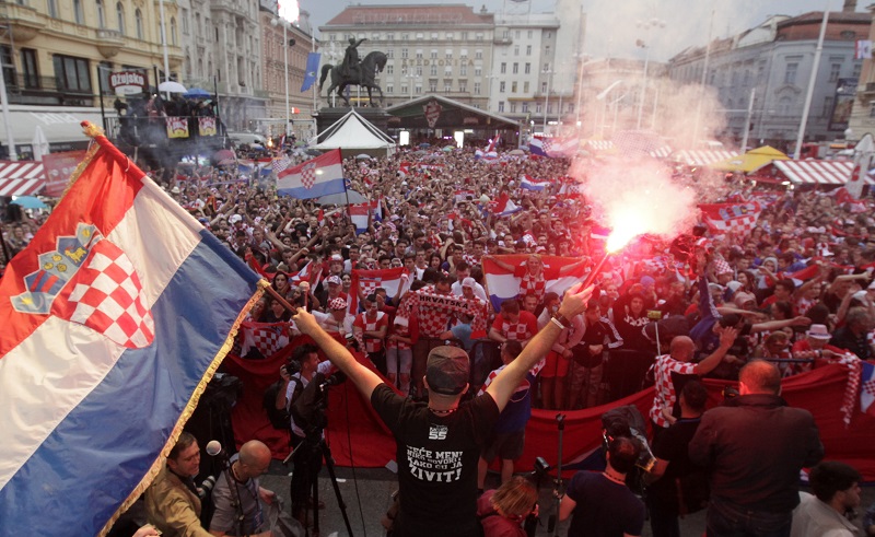 ЕУФОРИЈА У ХРВАТСКОЈ: Велико славље у градовима, спрема се и дочек за фудбалере